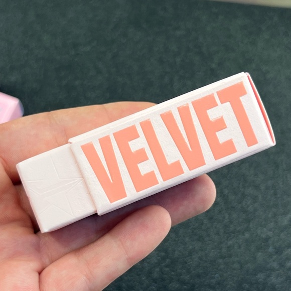 Jeffree Star Cosmetics: Velvet Trap Lipstick (Honey, Suck Me) - Picture 2 of 5